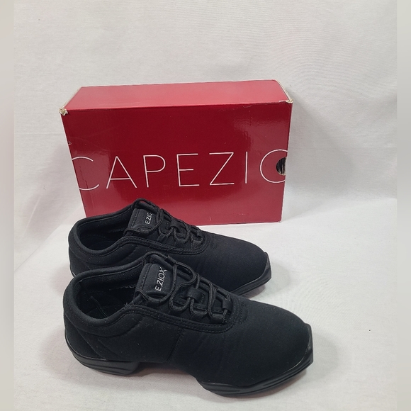 Capezio Women's Canvas Dansneaker- New- Womens size 7 - Picture 1 of 5